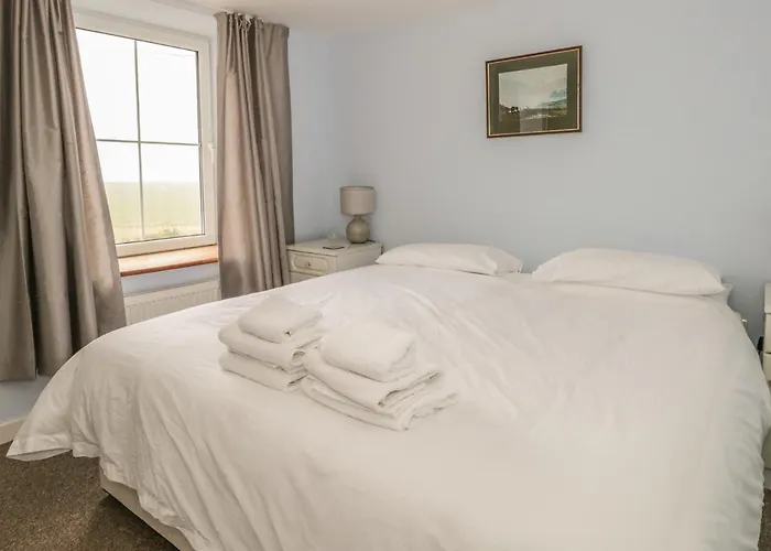 2 Park Nook Close